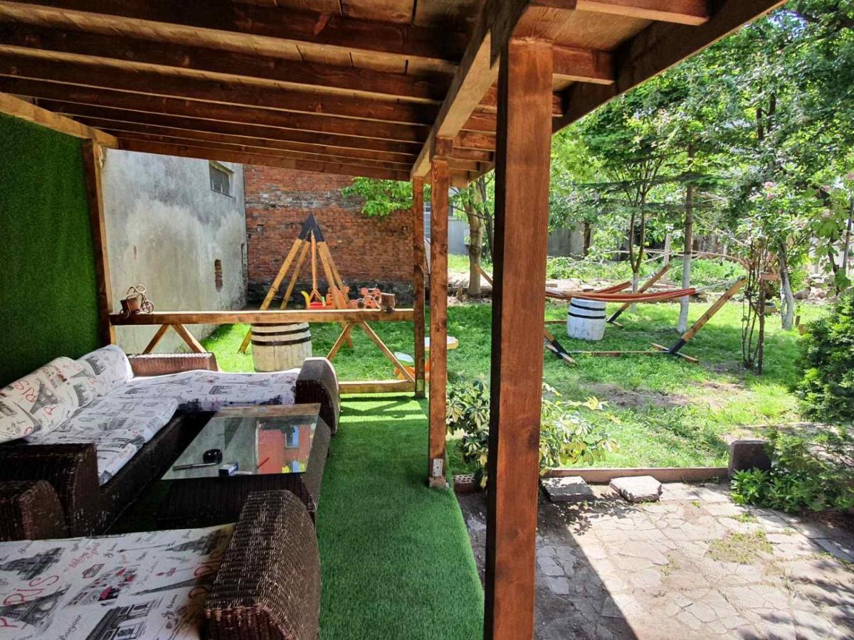 House With Garden *